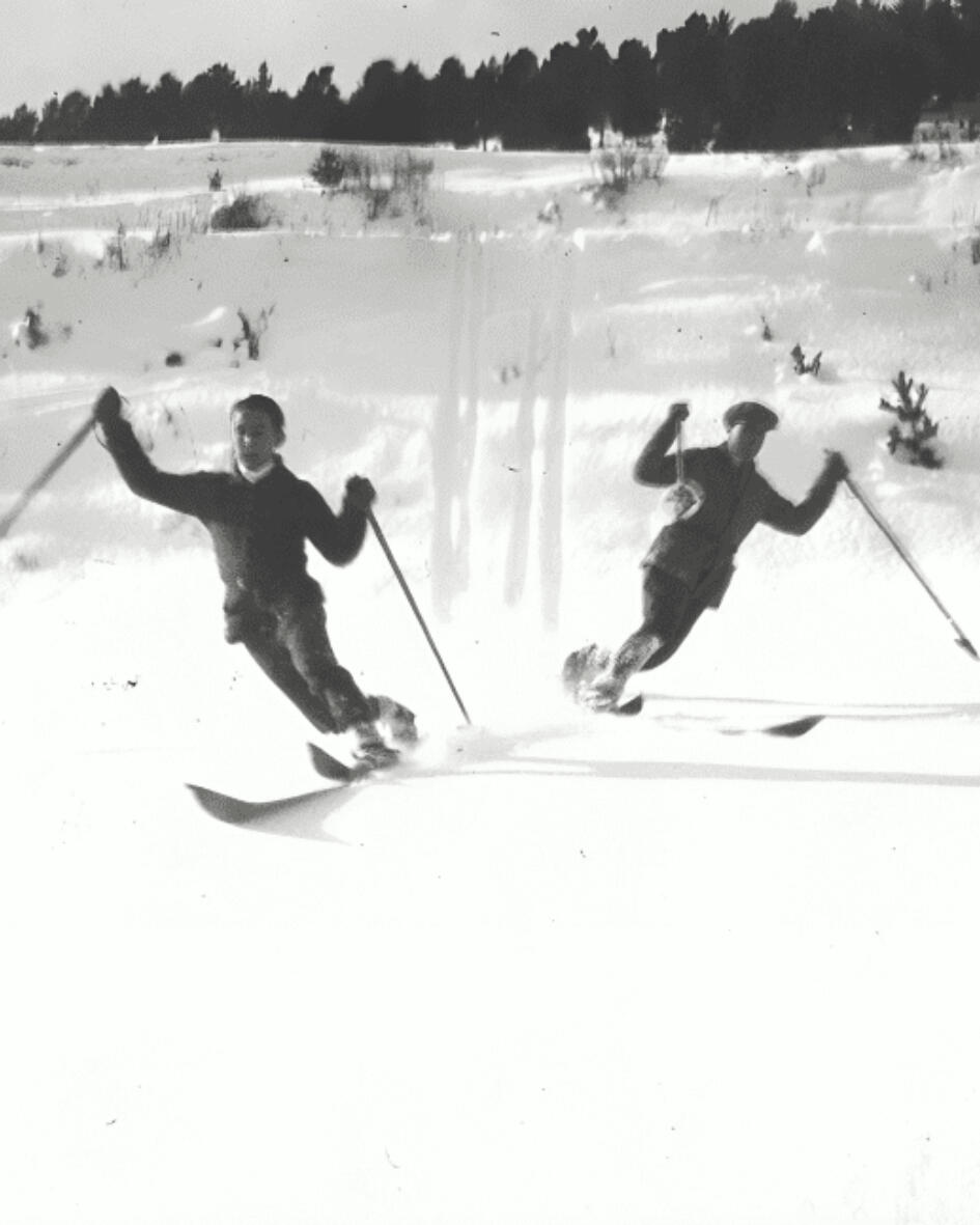 CLIPSTIC keeps your skis clicked and your hands free